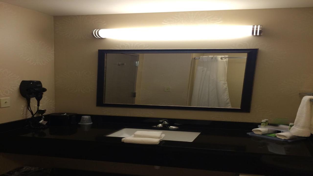 Holiday Inn Guin By Ihg Twin Экстерьер фото