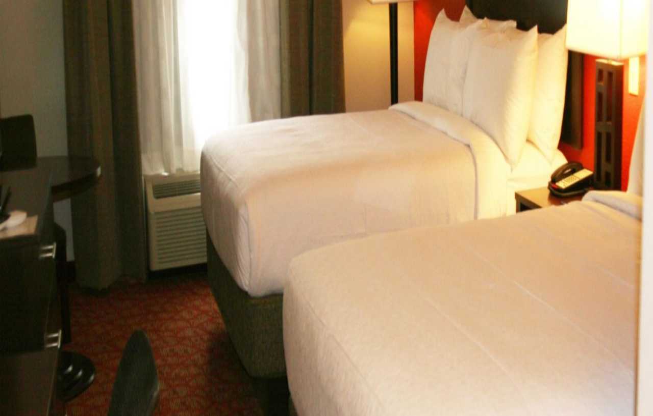 Holiday Inn Guin By Ihg Twin Экстерьер фото